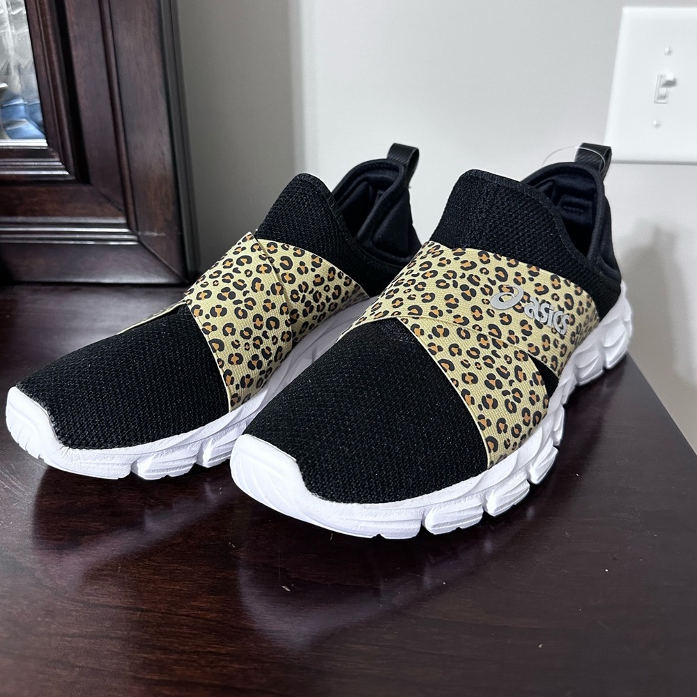 NWOT  Asics Quantum Lyte slip on sneakers for Women